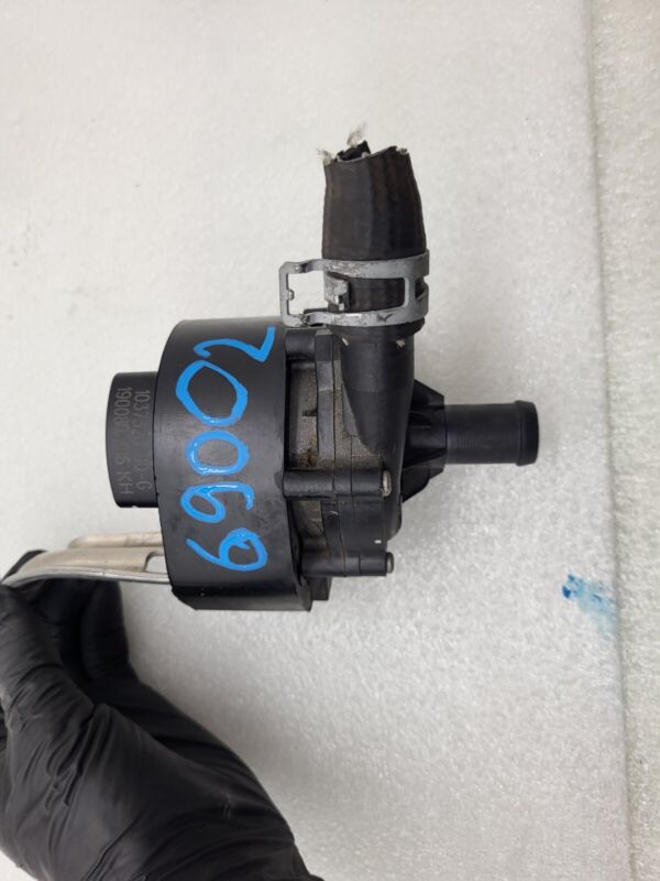 2016-2020 Tesla Model X MX Cooling System Auxiliary Coolant Water Pump Assembly