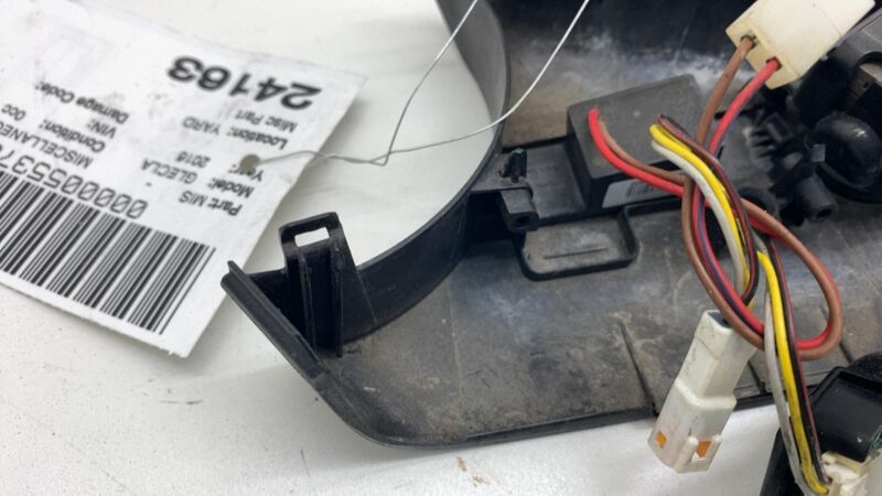 2016-2018 Mercedes-Benz GLE350 Front Right Door Mirror Lower Cover Cap w/ Camera