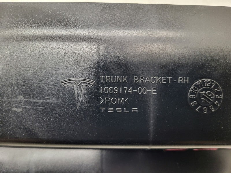 1009174 00 E ⭕12-20 Model S Rear Passenger Side Trunk Carpet Mount Bracket Right 1009174-00-E