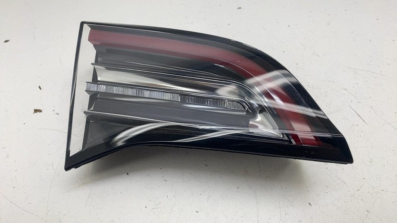 107740100E ⭕ 2017-2023 Model 3 Rear Left Inner Taillight LED Tail Lamp 3-Pin 1077401-00-E