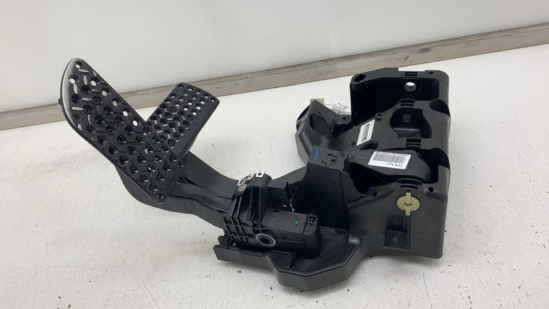 25863700 ⭕ 2014-2021 Dodge RAM ProMaster 1500 2500 3500 Front Accelerator & Brake Pedal