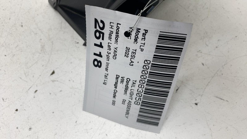 ⭕ 17-22 Model 3 Rear Left Outer Exterior Taillight Tail Lamp 3-Pin 107