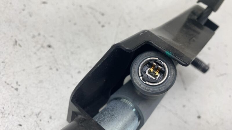 100526500C 12-20 Tesla Model S Front Right Lap Pretensioner 16-20 Tesla Model X Front Left