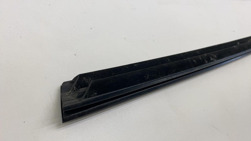 ⭕ 2020-2024 Tesla Model Y Front Right Door Window Outer Belt Assy 1495