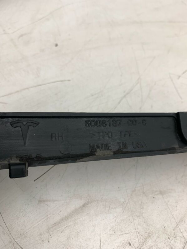 6008185-00-C 2012-2016 Tesla Model S Passenger Side Aero Shield Outer Strake Right 600818500C