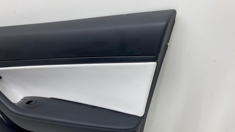 1477304 92 D 2017-2020 Tesla Model 3 Front Passenger Side Interior Door Panel Trim Card Right