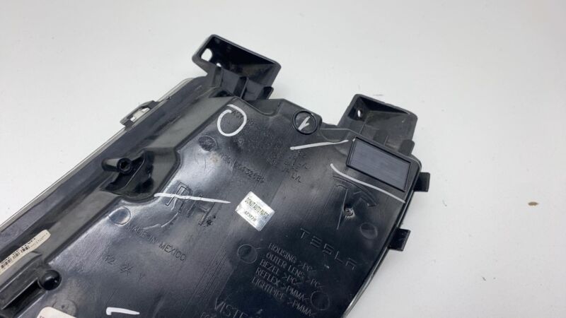 600591400G 2012-2020 Tesla Model S Front Passenger Side LED Fog Light Cornering Lamp Right