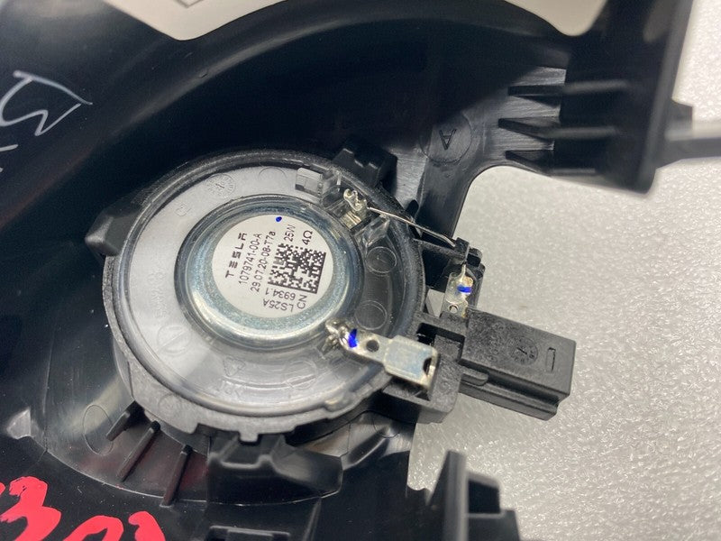 1079741 00 A ⭕ 2017-2023 Tesla Model 3 Front Audio Tweeter & Speaker Cover Right 1079741-00-A