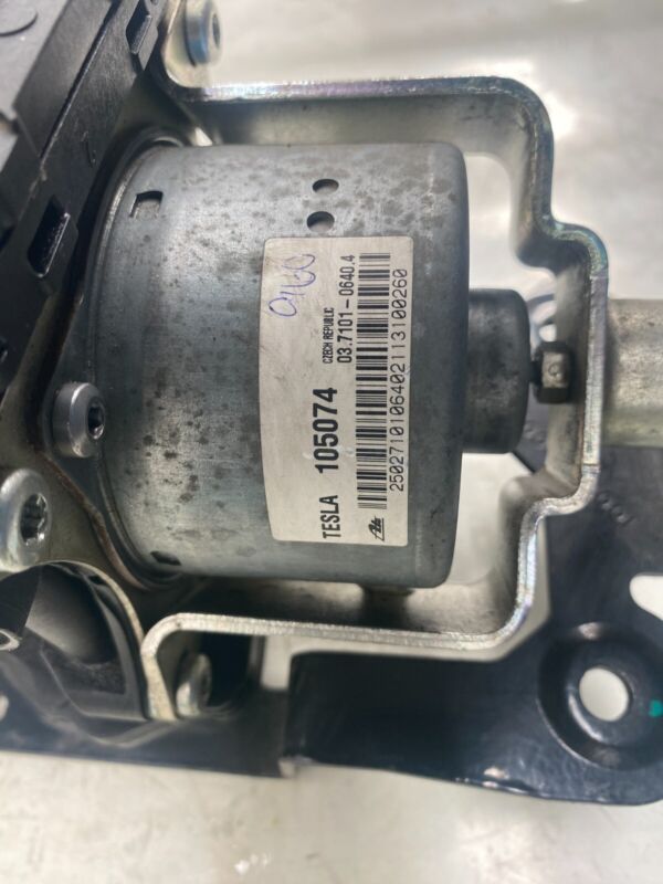 2012-2015 Tesla Model S Brake Servo Booster Vacuum Pump and Isolator w/ Bracket