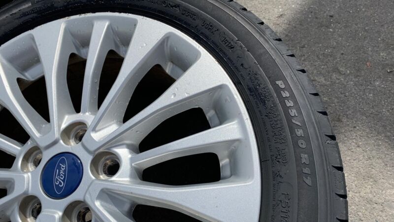2017 2018 Ford C-Max SET of 4 Wheel Rim 17x7.0 w/ Tire 225/50 R17 OEM