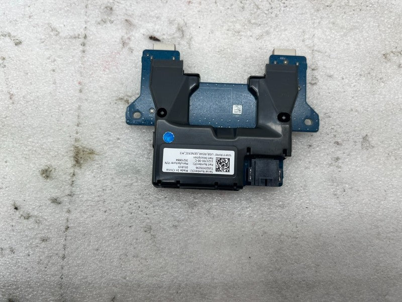 1121700 00 C ⭕ 2017-2023 Tesla Model 3 Rear USB Connector Module Unit Assembly 1121700-00-C