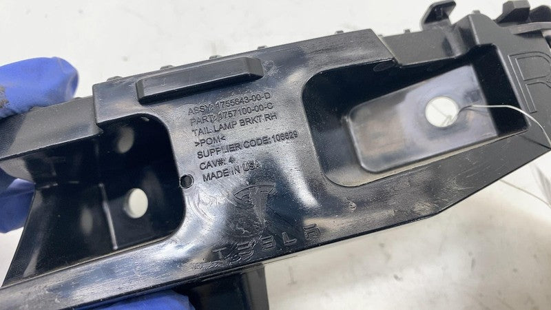 175564300D ⭕ 24-25 Model 3 Rear Passenger Taillight Tail Lamp Mount Bracket RH 1755643-00-D