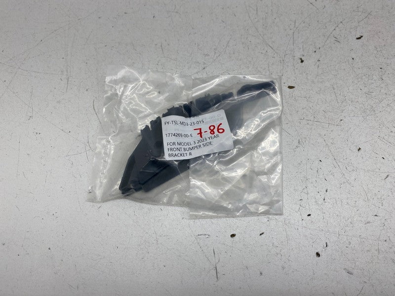 1774269 00 E ⭕ 24-26 Tesla Model 3 Front Right Fender to Bumper Fascia Bracket 1774269-00-E