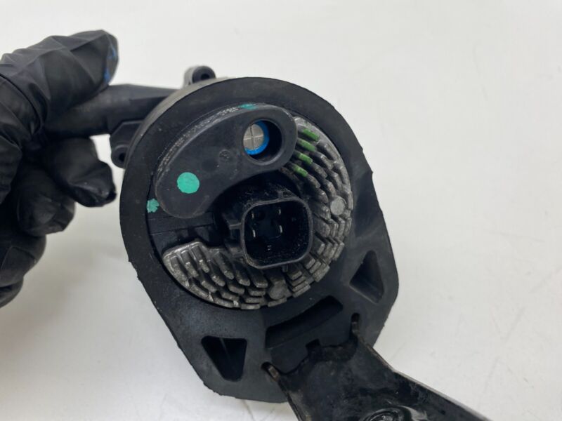 2012-2015 Tesla Model S MS Auxiliary Water Coolant Battery Cooling Pump Assembly
