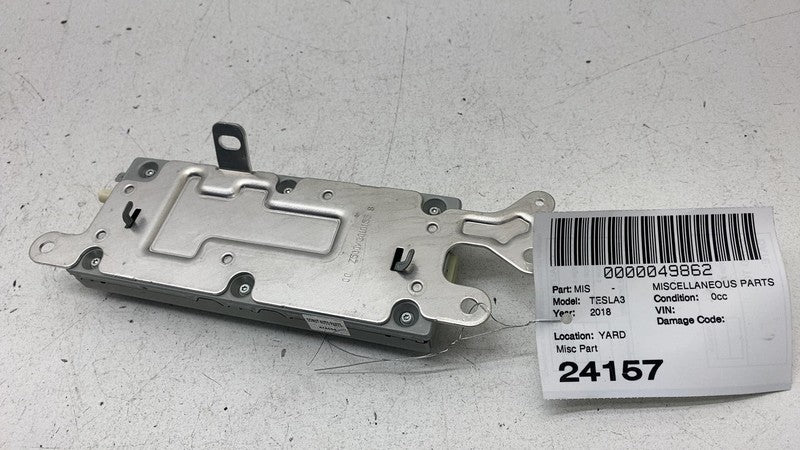1079749 00 D 2017-2023 Tesla Model 3 Harman Becker HBZ502 Radio FM/HD Receiver Control Module