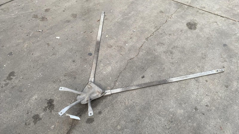 7401270 04 2018 2019 BMW 530e G30 Rear Body Torsion Bar Support Bracket Mount Bracket OEM