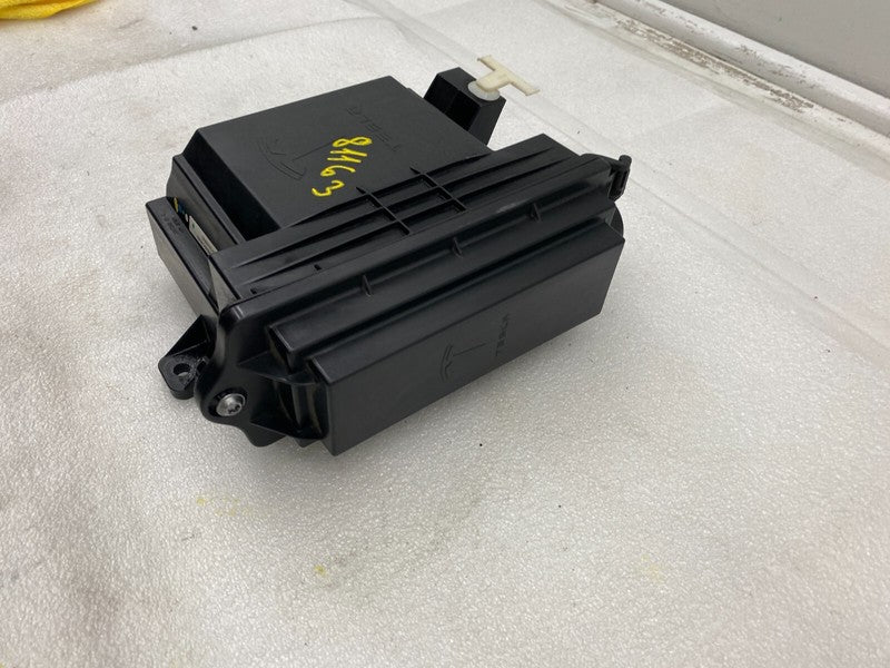 105835800C ⭕ 16-20 Model X Front Body Comfort Control Module ECU Enclosure Box 1058358-00-C