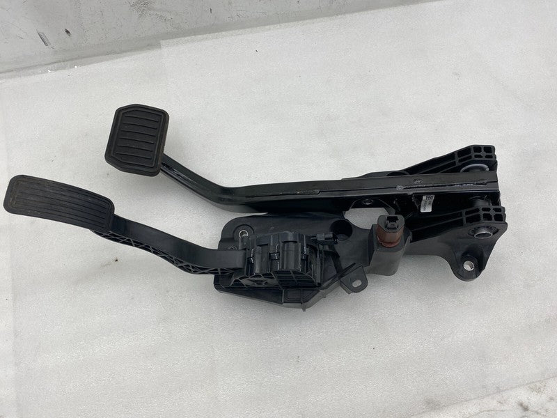 118869100B ⭕ 2020-2023 Tesla Model Y Accelerator and Brake Pedal Pad Assembly 1188691-00-B