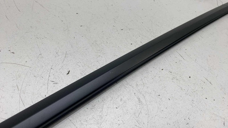 149571200D ⭕20-24 Model Y Front Passenger Door Window Outer Belt Seal Right RH 1495713-00-D