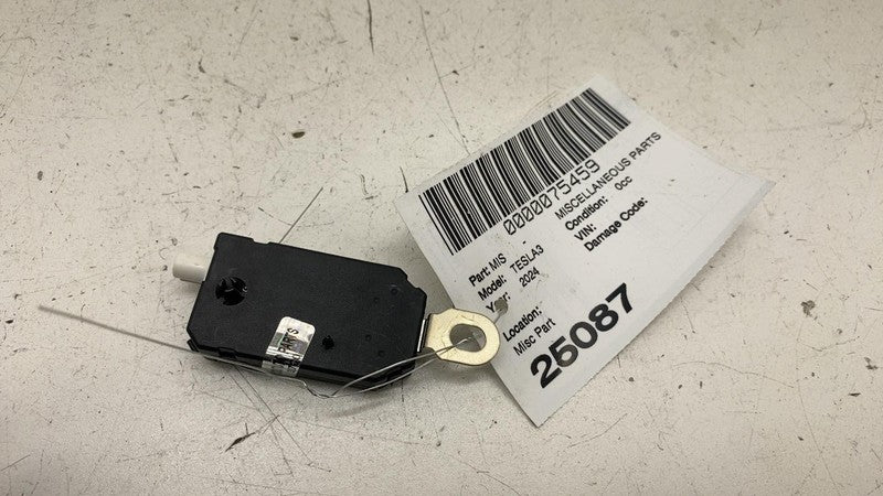 107973500A ⭕ 24-25 Tesla Model 3 Infotainment Antenna Amplifier AMP Radio FM 1079735-00-A