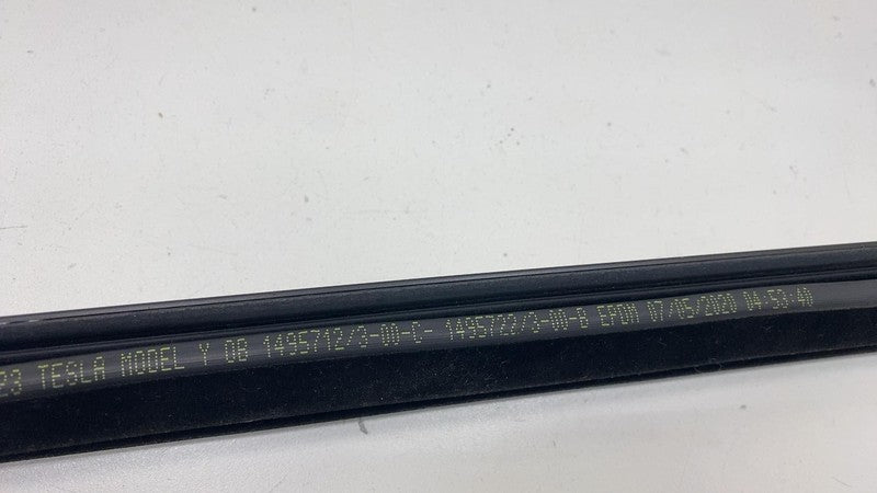 149571200C ⭕ 20-24 Tesla Model Y Rear Left Door Window Outer Belt Seal Molding 1495712-00-C