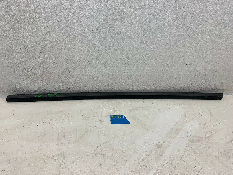 1495712-00-B ⭕ 20-21 Tesla Model Y Rear Passenger Door Window Strip Trim Right 1495712-00-B