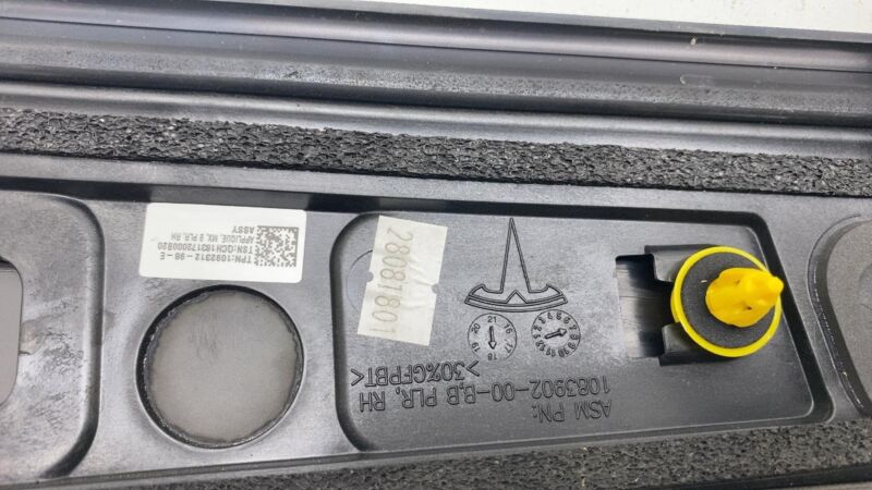 1092312 98 E 16-20 Model X Right B-Pillar Applique Trim Molding w/ Camera & Seal 1092312-98-E