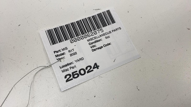 ⭕ 2022-2024 Rivian R1T Rear Right Gear Tunnel Sill Trim Scuff Plate PT00012128-F