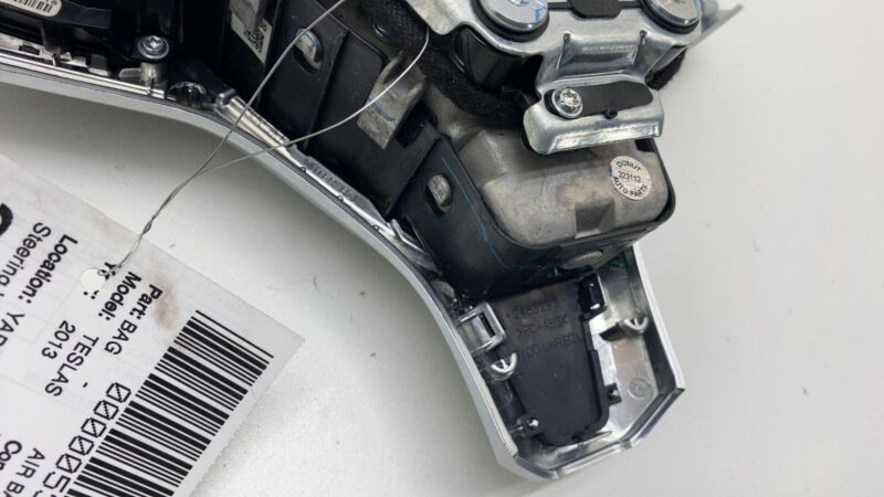 101426501C 2012-2015 Tesla Model S Steering Wheel Airbag Module w/ Retainer Plate Bracket