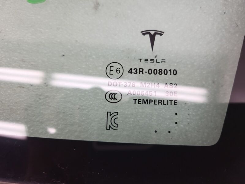 E6 43R-008010 2012-2020 Tesla Model S Rear Passenger Side Quarter Fixed Glass Right Assembly