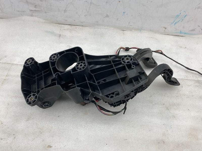 ⭕ 2020-2024 Tesla Model Y Accelerator and Brake Pedal Pad Assembly 118