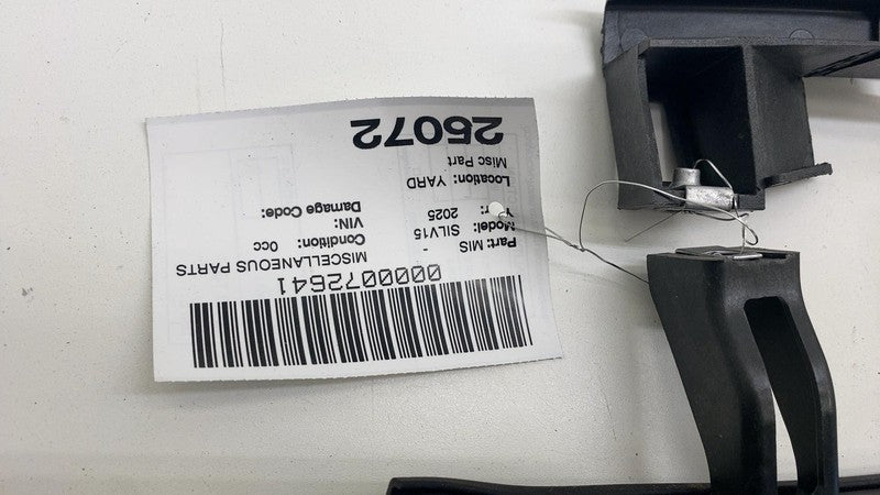 ⭕ 19-25 Chevrolet Silverado 1500 Rear Right Door Window Glass Channel