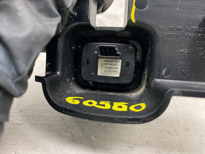 1062771 00 A ⭕ 16-20 Model X Front Frunk Opening Switch Release Button & Bracket 1062771-00-A