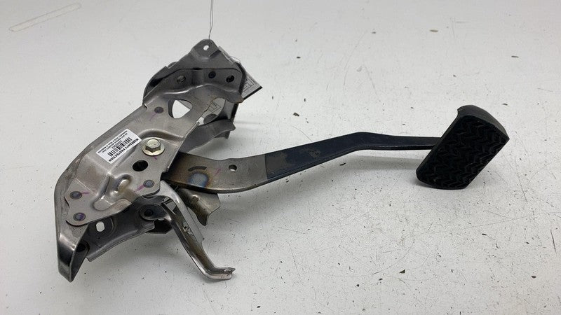 ⭕ 2023-2025 Toyota Prius Front Driver Brake Stop Pedal w/ Bracket Assembly OEM