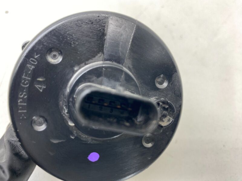 2017-2023 Tesla Model 3 M3 Radiator Reservoir Auxiliary Coolant Water Pump Motor