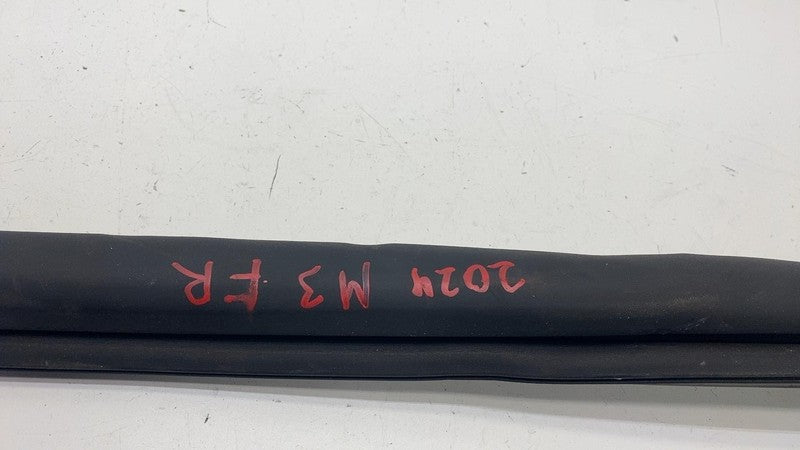 191098400E ⭕ 24-25 Model 3 Front Right Primary Body Weatherstrip Rubber Seal 1910984-00-E