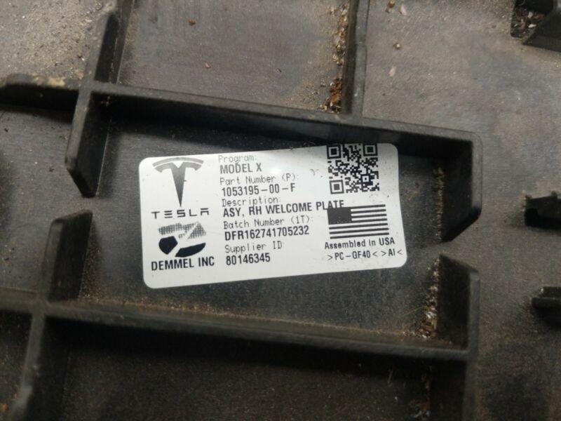 1053195-00-F 2016 2017 2018 2019 2020 Tesla Model X MX Front Right Door Welcome Sill Plate RH