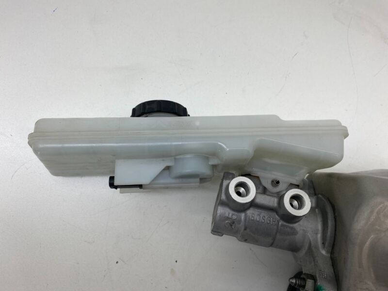 1044671 00 D ⭕ 2017-2023 Model 3 Power Brake iBooster Master Cylinder Reservoir 1044671-00-D