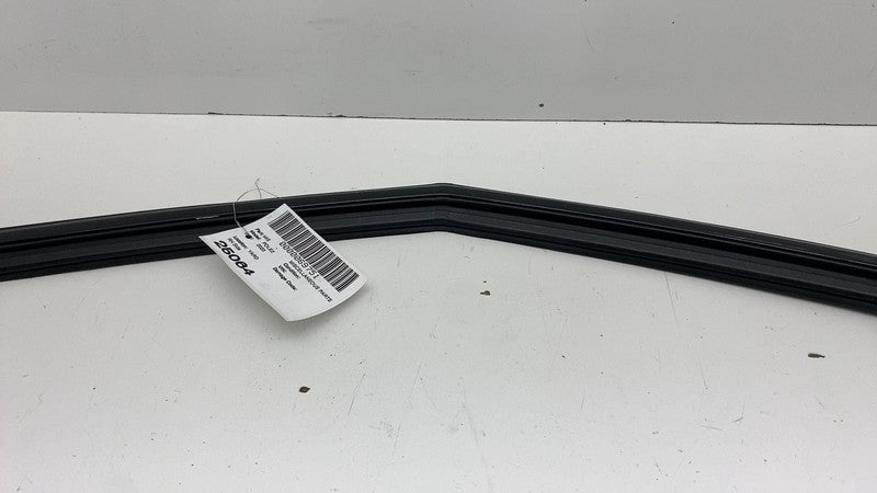 31108768 ⭕ 2021-2023 Polestar 2 Front Right Door Upper Weatherstrip Rubber Seal 31108768