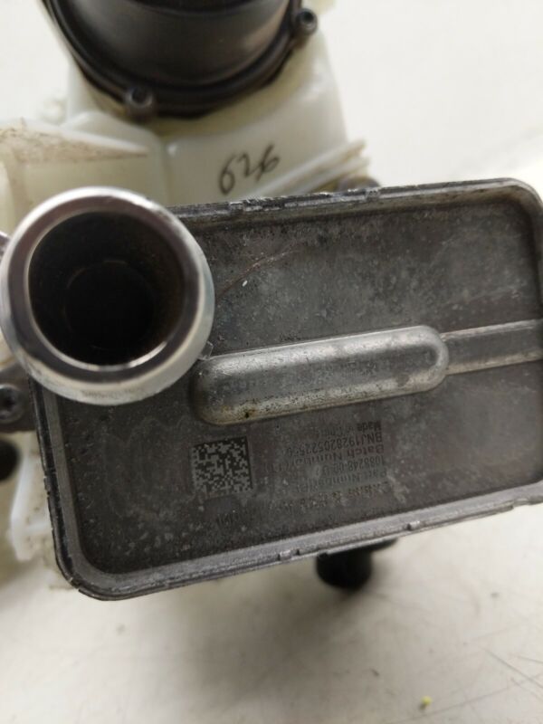 1097016 00 D 2017-2022 Tesla Model 3 Coolant Superbottle Chiller Pump Tank Reservoir Bottle