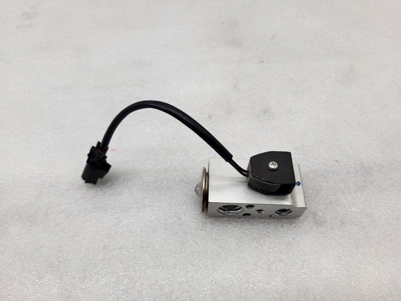 600848100A ⭕ 2012-2020 Tesla Model S A/C Line TXV Evaporator Valve w/ Solenoid 6008481-00-A