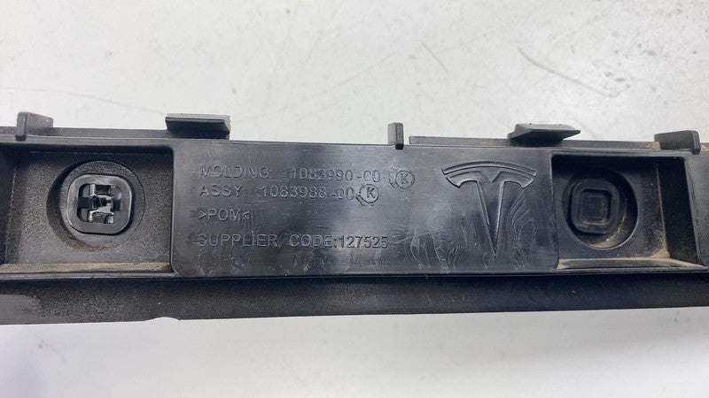 1083990-00-K ⭕ 2017-2023 Model 3 Rear Left Retainer Wing & Tail Light Bracket LH 1083990-00-K