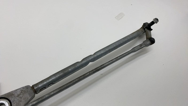 7P0955023 2011-2018 Porsche Cayenne Front Windshield Wiper Motor System Linkage Assembly