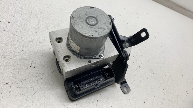 ⭕ 2022-2024 Rivian R1T R1S ABS Anti-Lock Brake Pump Module w/ Mount PT