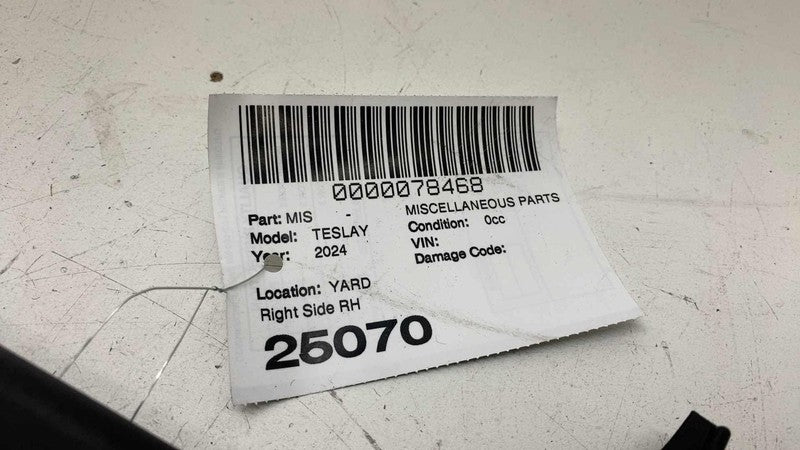 180765100B ⭕ 23-24 Model Y Right Exterior B-Pillar Applique Glass Trim RH AP4 1785300-00-B
