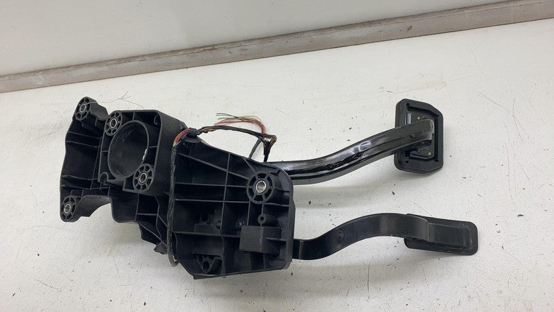 ⭕ 2020-2023 Tesla Model Y MY Accelerator & Brake Pedal Pad Assembly 11