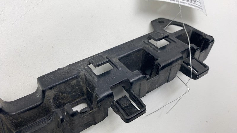 113685 14 2017-2022 BMW 530e Front Left Skirt Rocker Molding Panel Support Mount Bracket