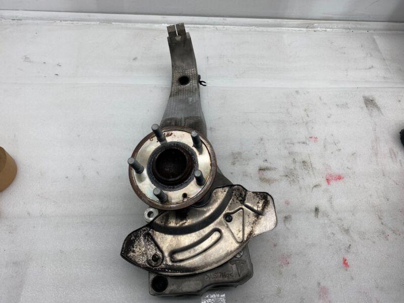 6007018 00 C 2012-2015 Tesla Model S Front Passenger Spindle Knuckle w/ Wheel Hub Right RWD