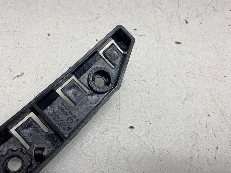 1084182 00 E ⭕ 17-23 Tesla Model 3 Front Right Bumper Fascia Side to Fender Bracket 1084182