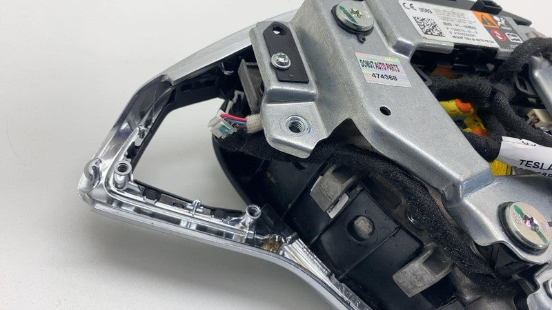 103677801B 2012-2015 Tesla Model S Steering Wheel Airbag Module w/ Retainer Plate Bracket